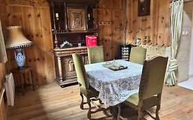 Le Saloon